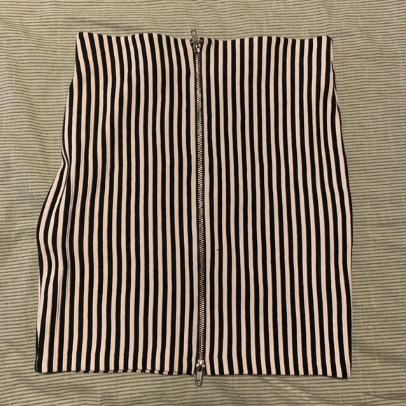 H&M stripped skirt - Picture 2 of 2